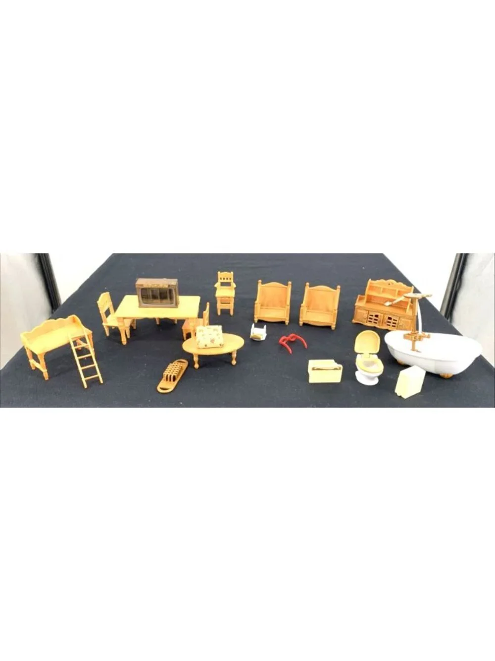 Calico Critters Doll Furniture Kitchen Dining Bath Lot of 31 Toys Plastic